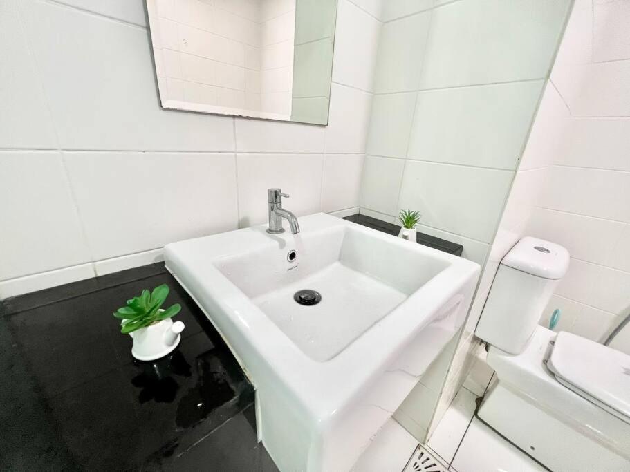 H 1-5 Pax Cozy House 3 Bed Trefoil Setia Alam Wifi And Tv Sccc Shah Alam